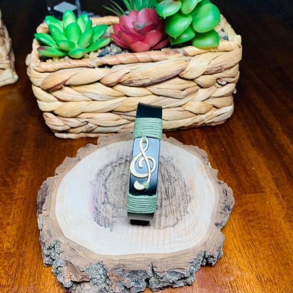 🎼HOST PICK🎼 Treble Clef Black Leather and Moss Green Cord Bracelet, with Brass - Picture 3 of 13